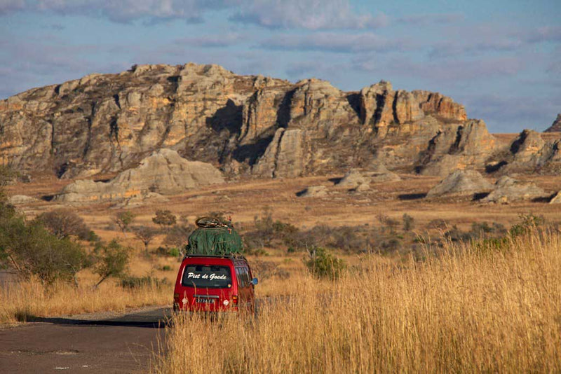 Direction vers le massif ruiniforme de l’Isalo