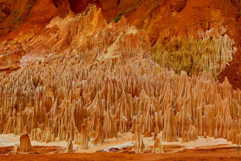 Découverte des Tsingy Rouge et la visite d'Antanavo ( +/- 05h de route et 02h de visite)